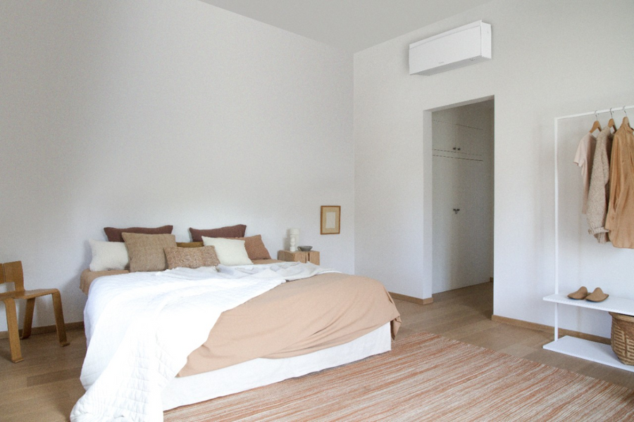 Daikin Emura binnenunit in een slaapkamer