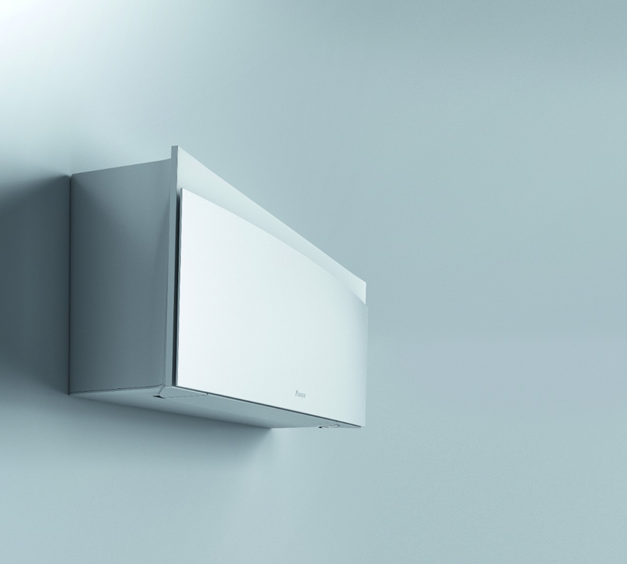 Daikin Emura binnenunit, schuin van links