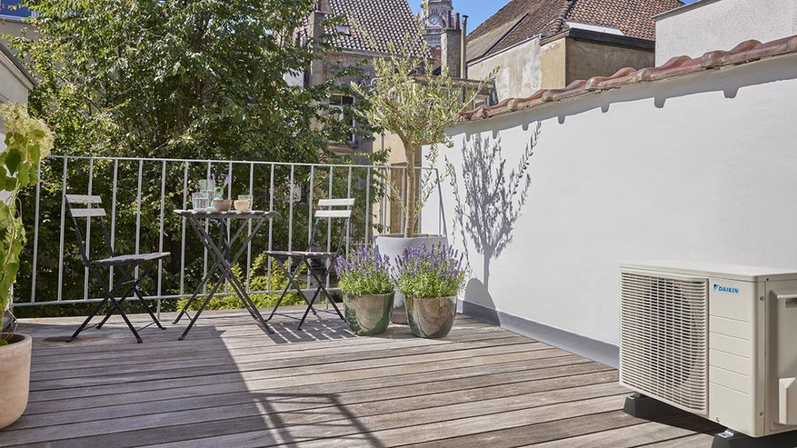 Daikin Perfera buitenunit op een dakterras