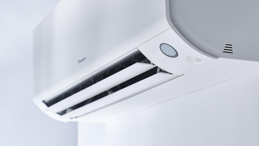 Daikin Perfera binnenunit met open uitblaasklep, close-up